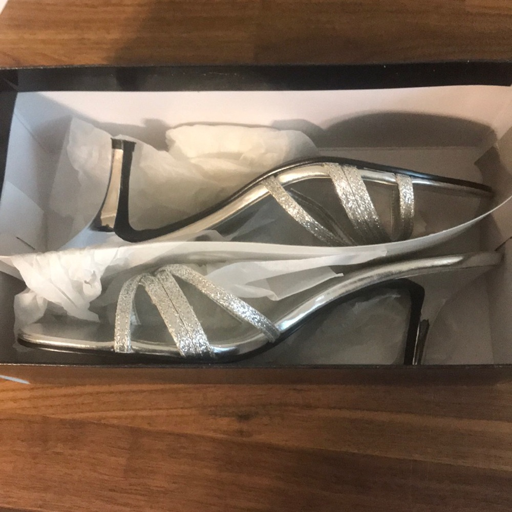 Heels - Picture 2 of 5